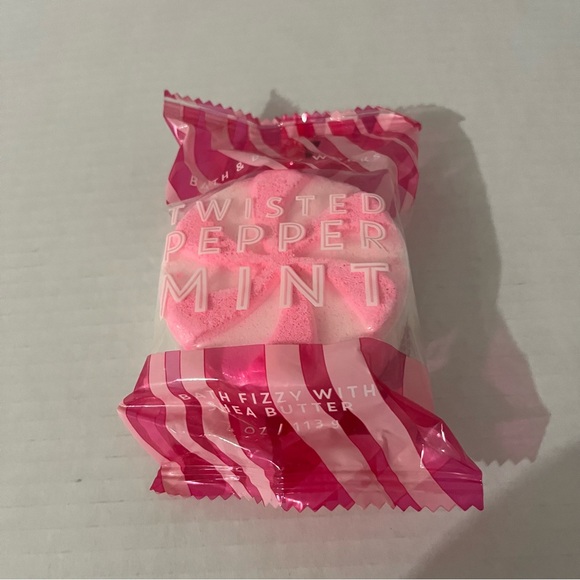 Bath & Body Works Twisted Peppermint Bath Fizzy - Pink and White New - Picture 4 of 5